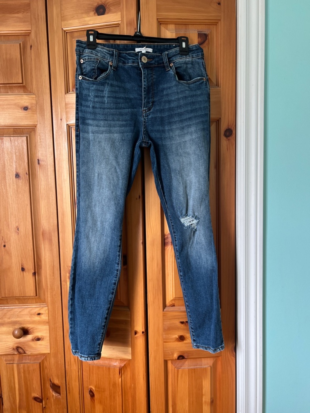 Classic Straight-Leg Women's Jeans in Medium Blue